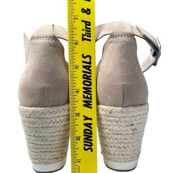 Vintage 7 Eight Wedge Espadrille Sandals Sz 8 Tan Faux Suede Ankle Strap Cushion - Picture 3 of 10